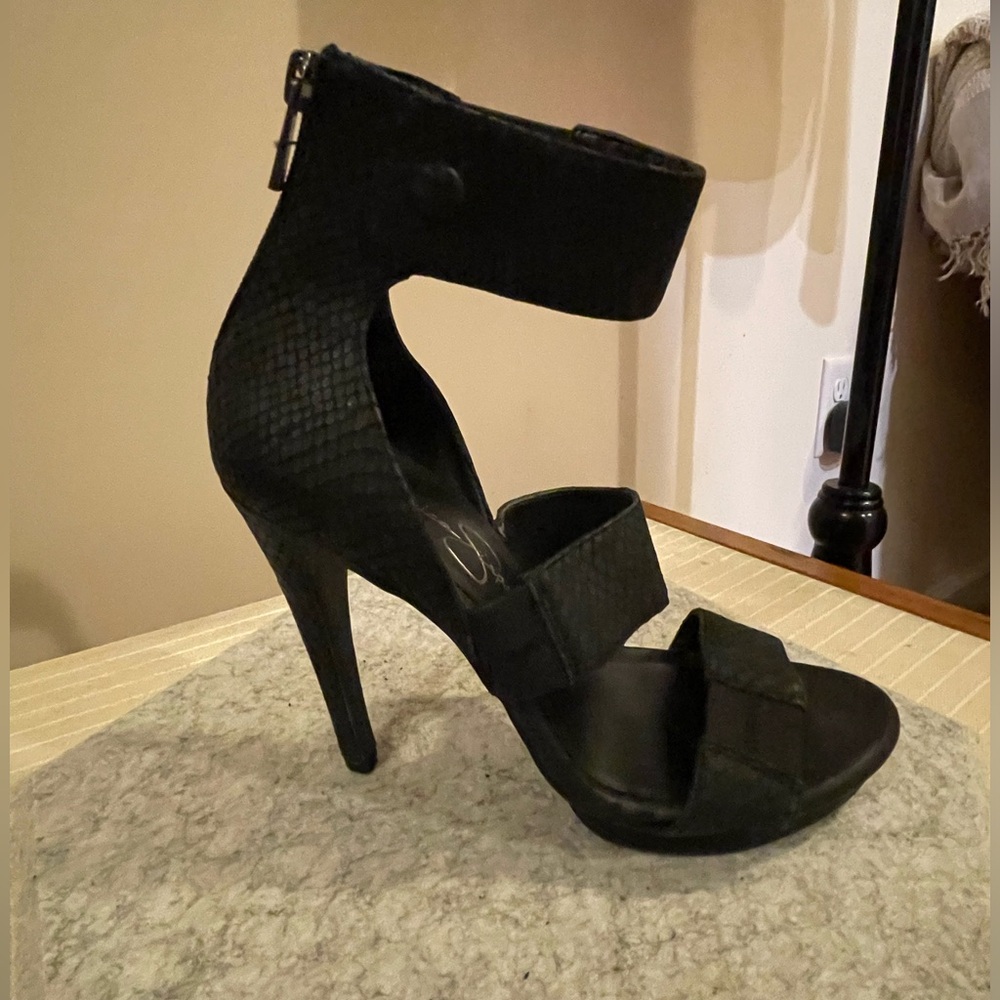 Black stylish stelettos